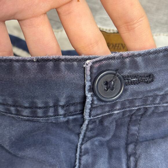 Distressed Cargo Shorts Size 38 - Picture 4 of 8